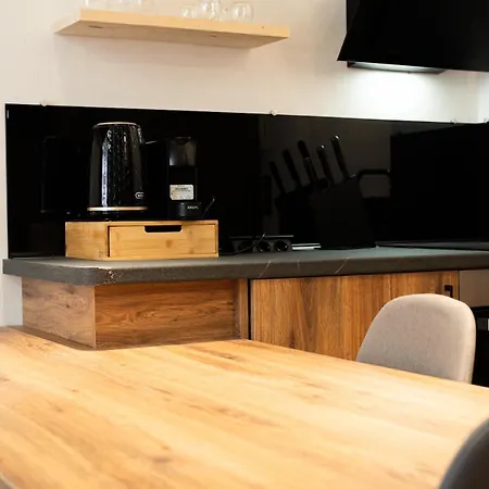 Апартаменты Host2u Highland Hideaway