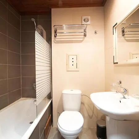 Host2u Highland Hideaway Апартаменты *