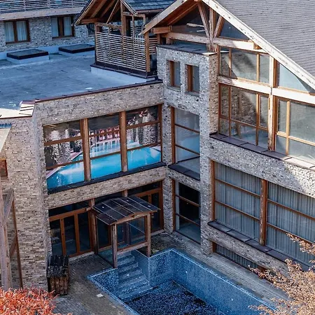 Host2u Highland Hideaway *