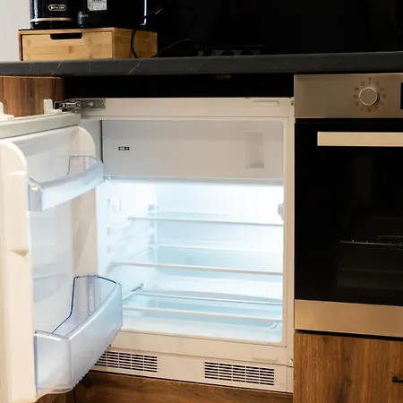 Host2u Highland Hideaway Банско